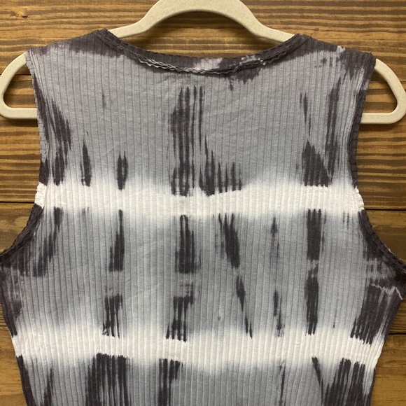 Cato Tank Top - Picture 7 of 7